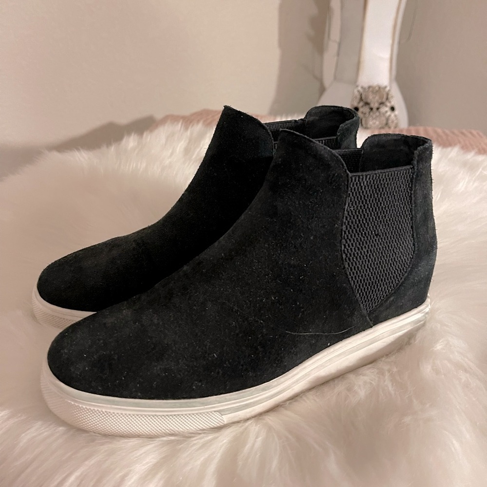 Steve Madden High Top Sneaker Size 9